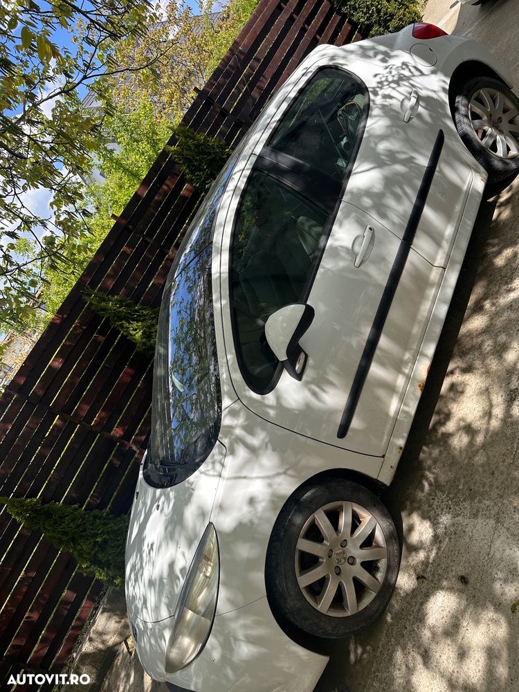 Peugeot 207 1.6HDI Premium - 1