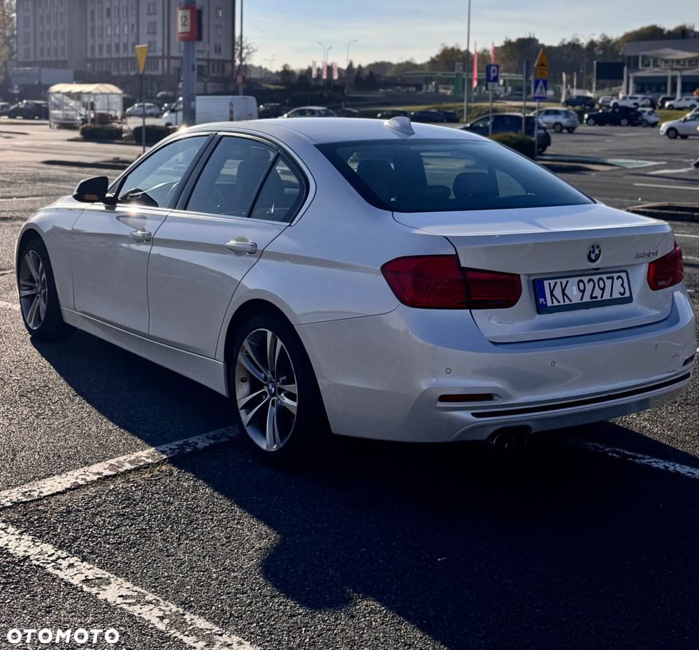 BMW Seria 3 330i Edition Luxury Line Purity - 3