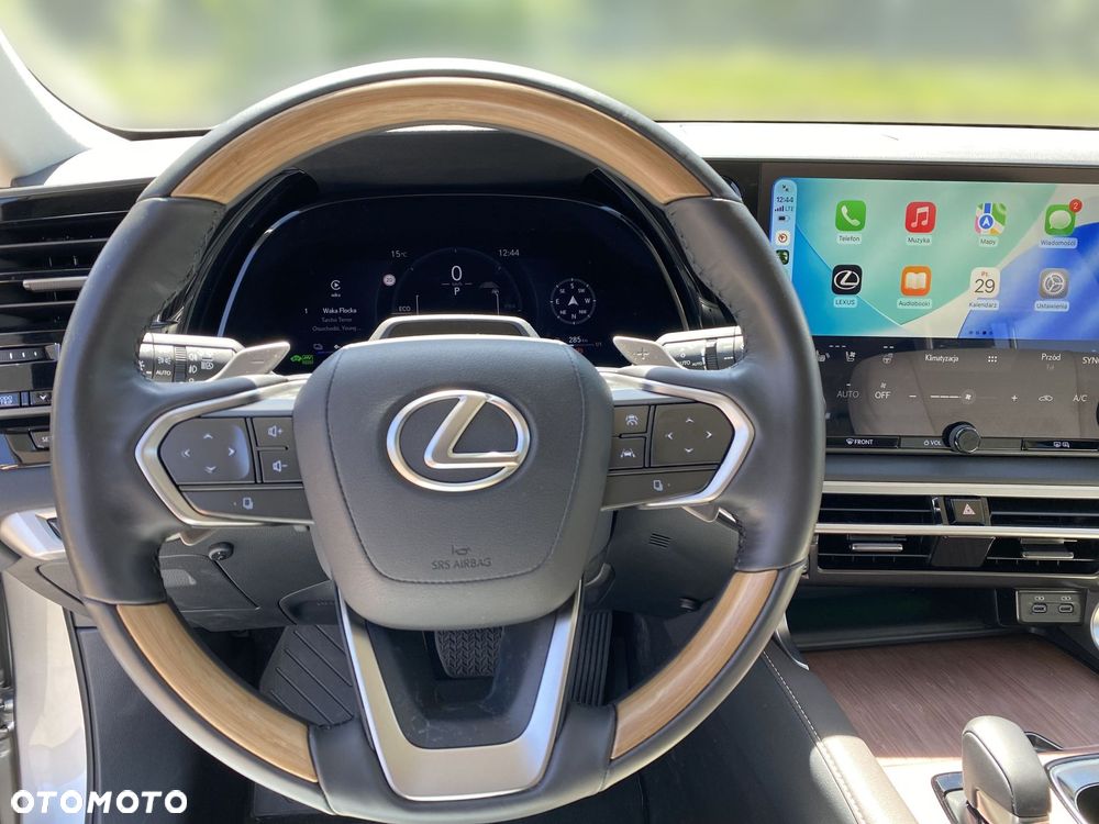 Lexus RX 450h+ Omotenashi - 18