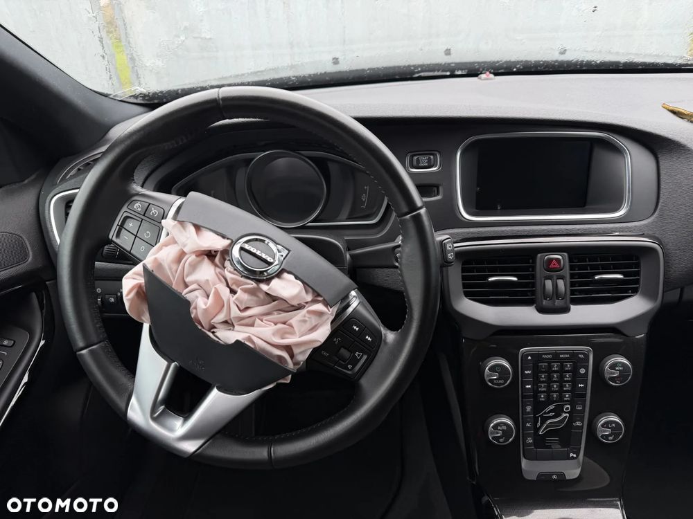 Volvo V40 T2 Momentum - 8