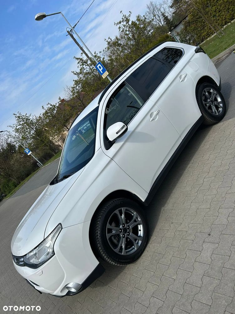 Mitsubishi Outlander 2.2 DID Instyle Navi - 3