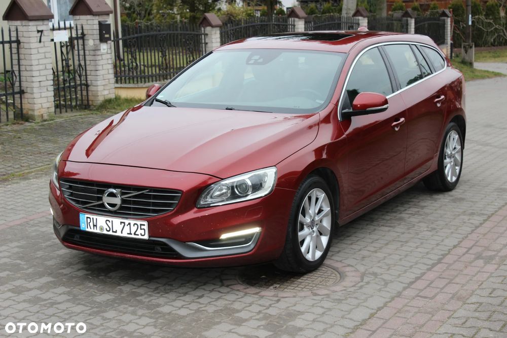 Volvo V60 D5 Geartronic Summum - 1