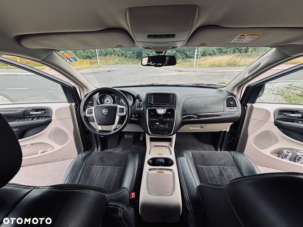 Lancia Voyager - 8