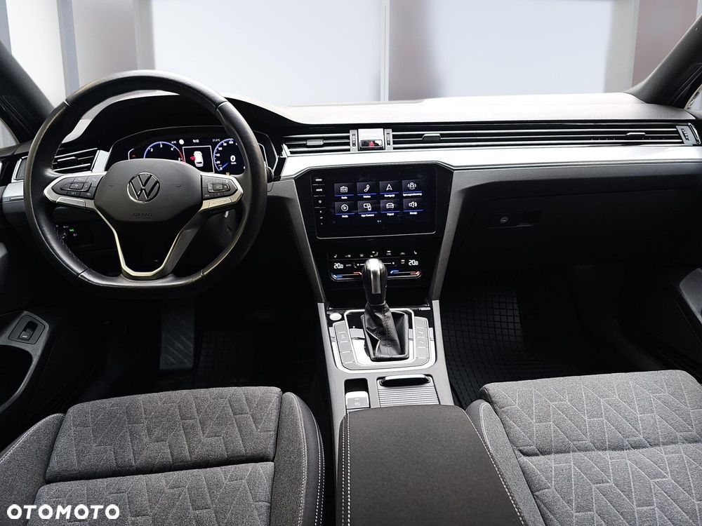 Volkswagen Passat - 8