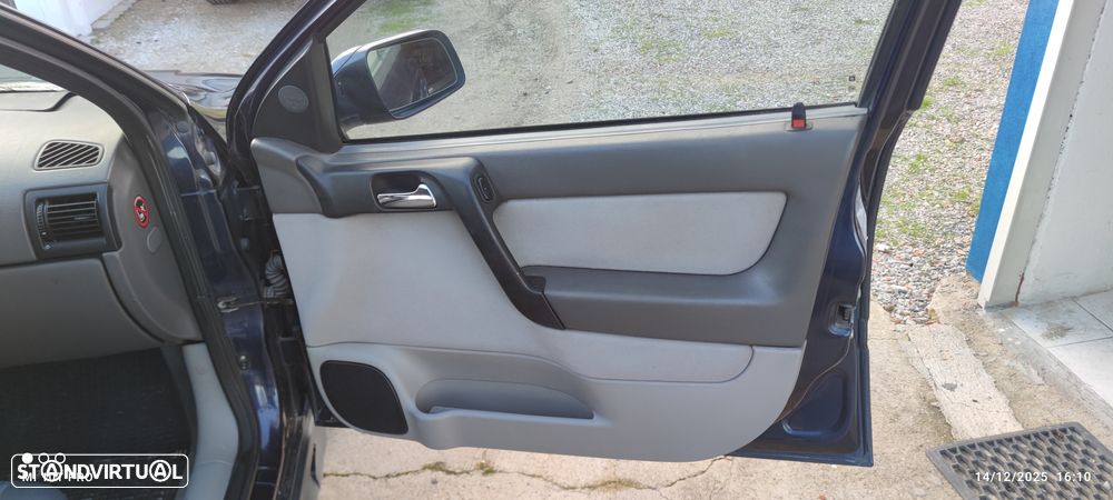 Opel Astra Caravan - 4