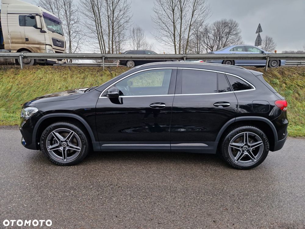 Mercedes-Benz GLA - 2