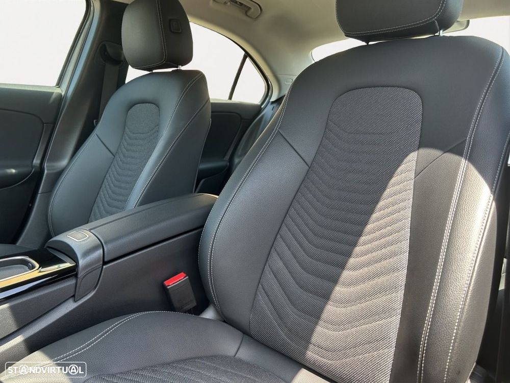 Mercedes-Benz A 250 Limousine — fotografia 8