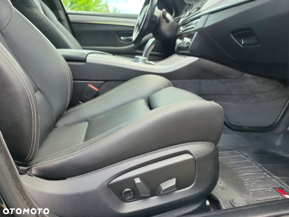 BMW Seria 5 525d xDrive - 39