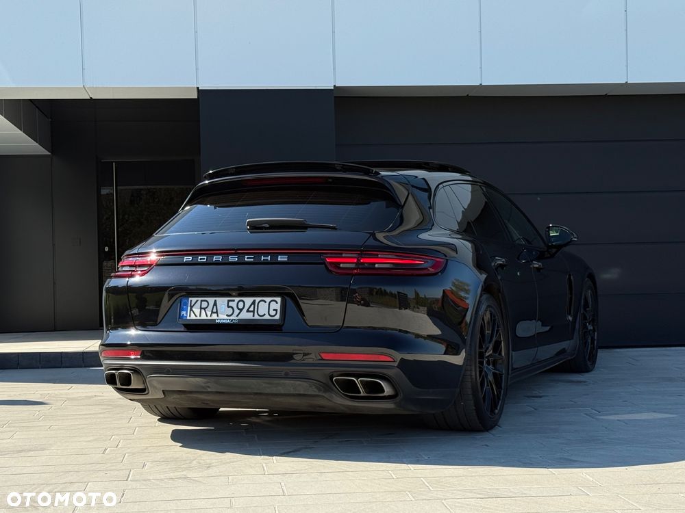 Porsche Panamera Turbo Sport Turismo - 4