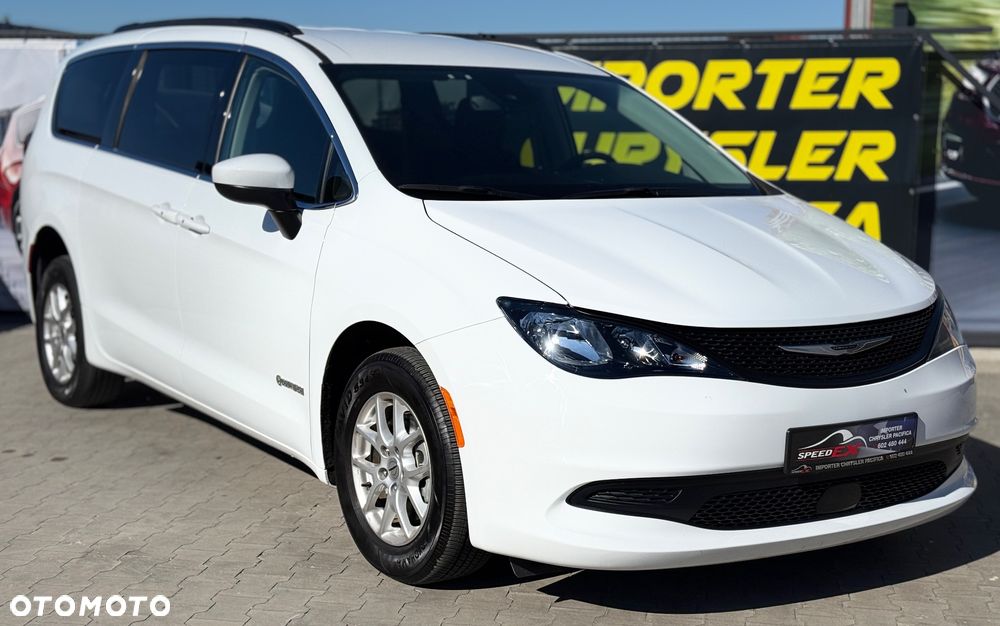 Chrysler Pacifica - 1