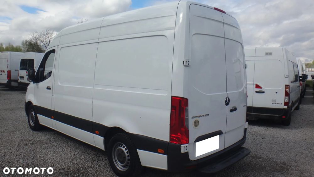 Mercedes-Benz Sprinter - 4