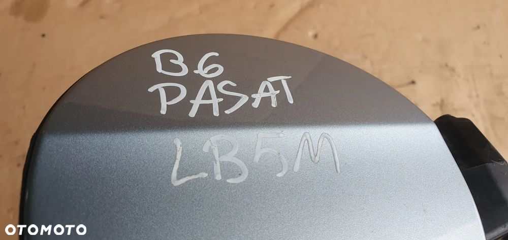 Klapka wlewu paliwa VW Passat B6 LB5M 3C9809857 - 9