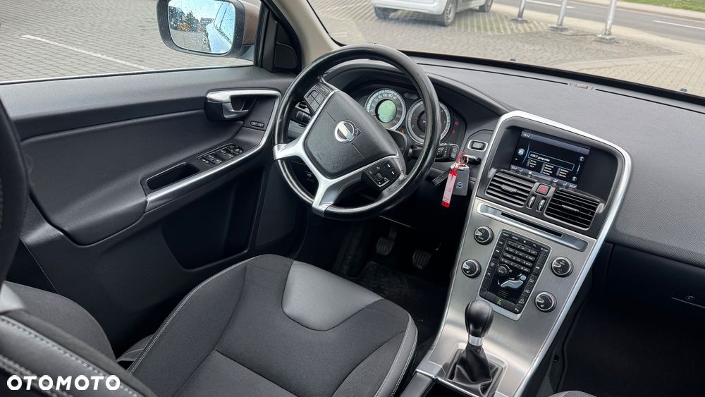 Volvo XC 60 2.4D AWD Momentum - 17