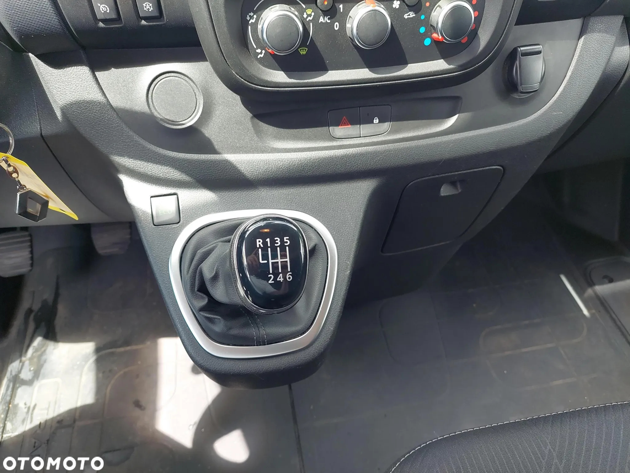 Renault Trafic - 15