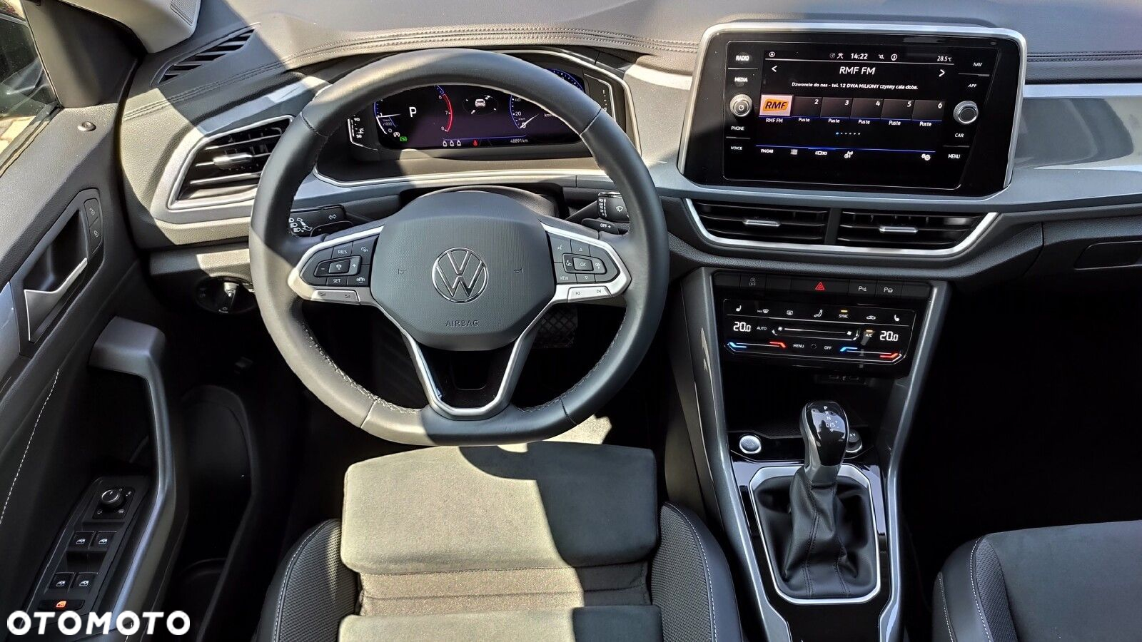 Volkswagen T-Roc - 9