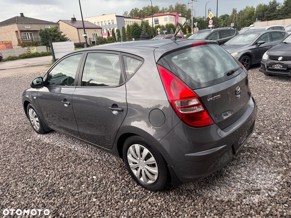 Hyundai i30 1.4 Base + - 26