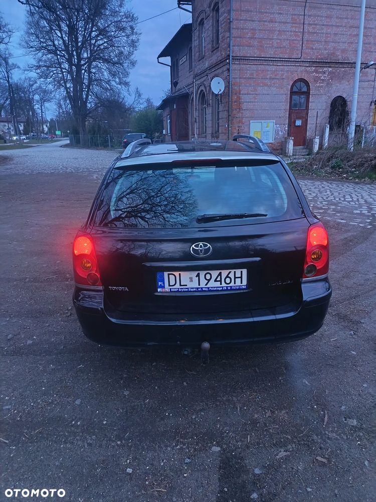 Toyota Avensis 1.8 VVT-i Luna - 2