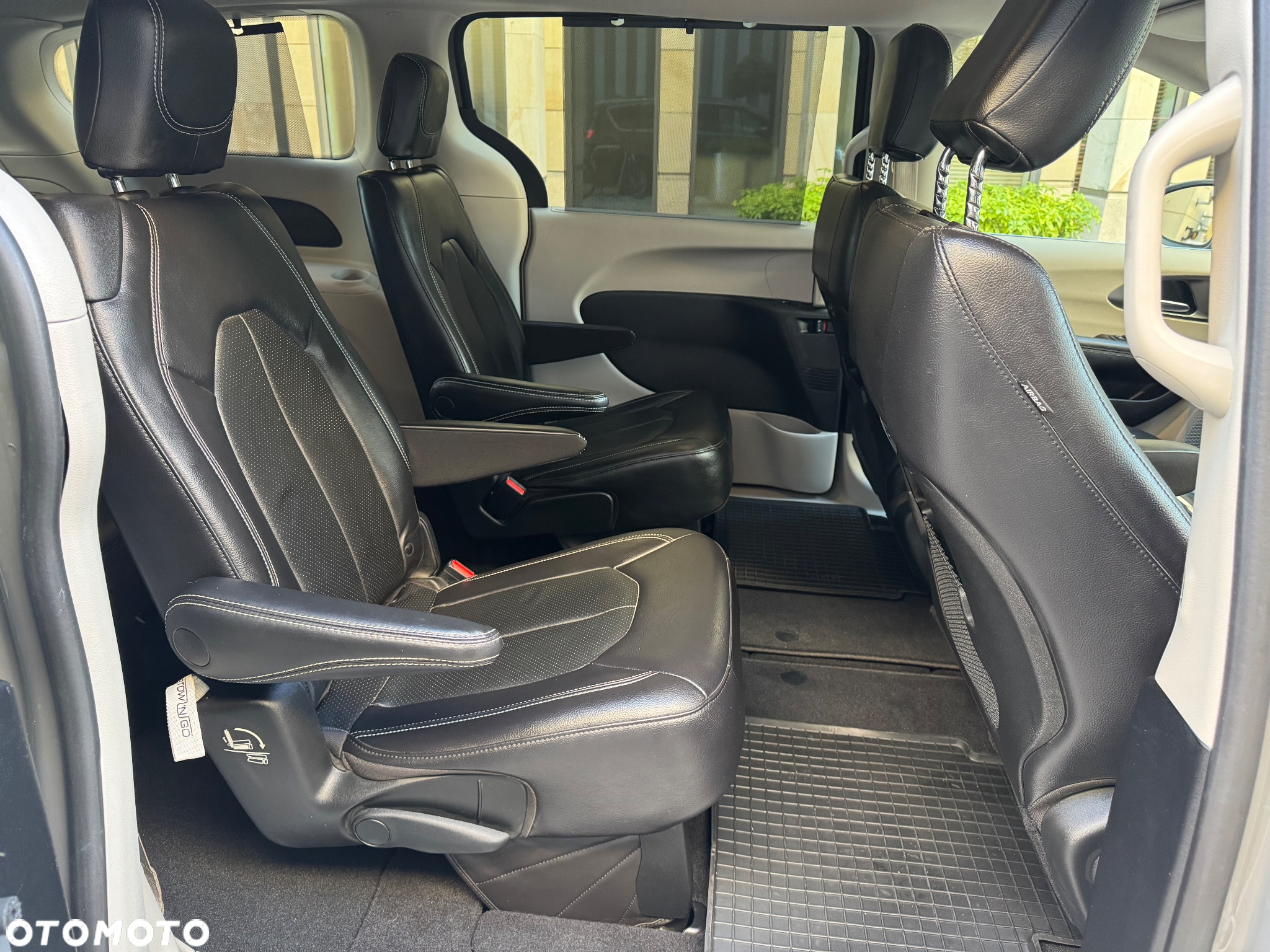 Chrysler Pacifica - 25