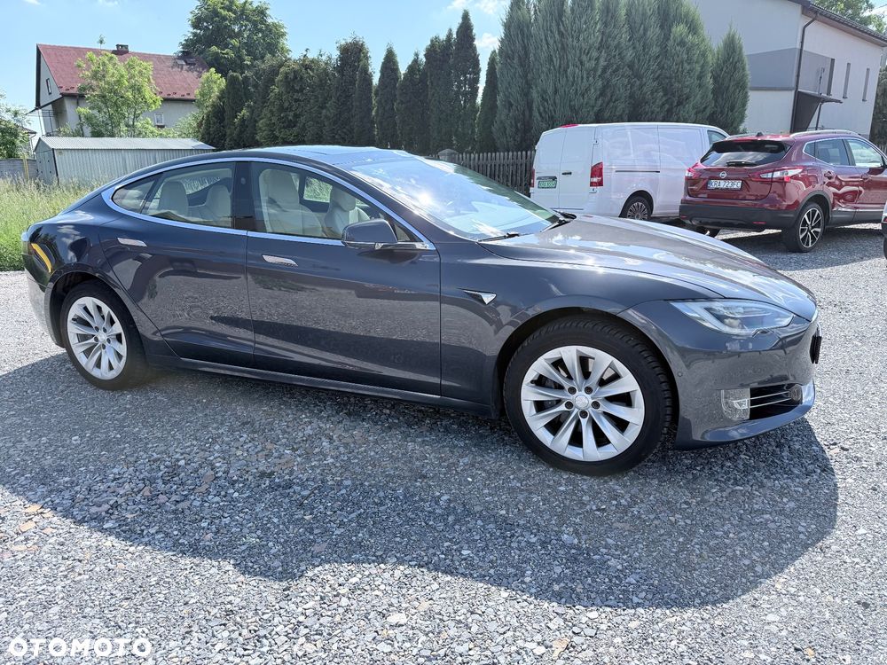 Tesla Model S - 5