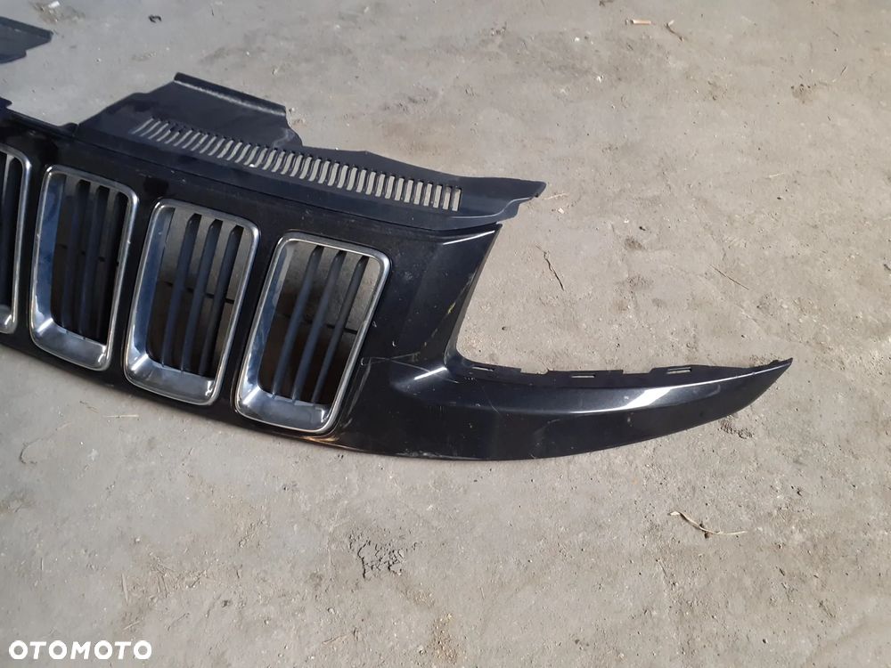 12056 Grill atrapa Jeep Grand Cherokee WK2 lift - 2
