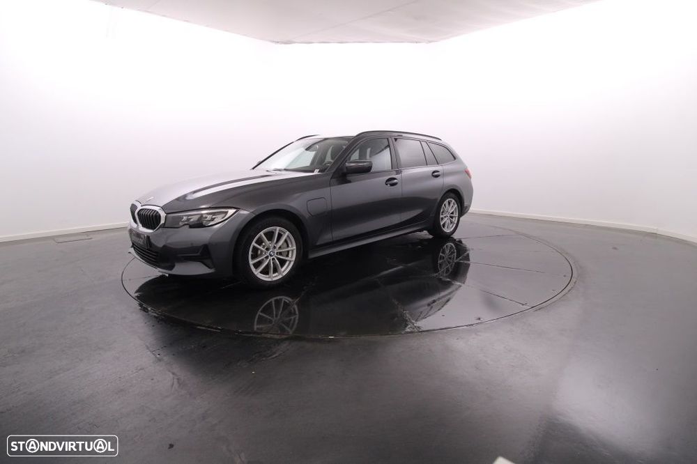 BMW 330 e Touring Auto - 1