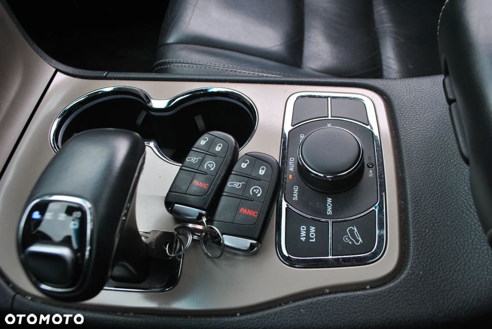 Jeep Grand Cherokee - 24