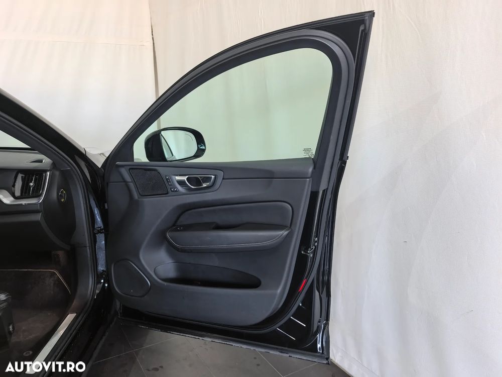 Volvo XC 60 B4 MHEV R-Design - 25