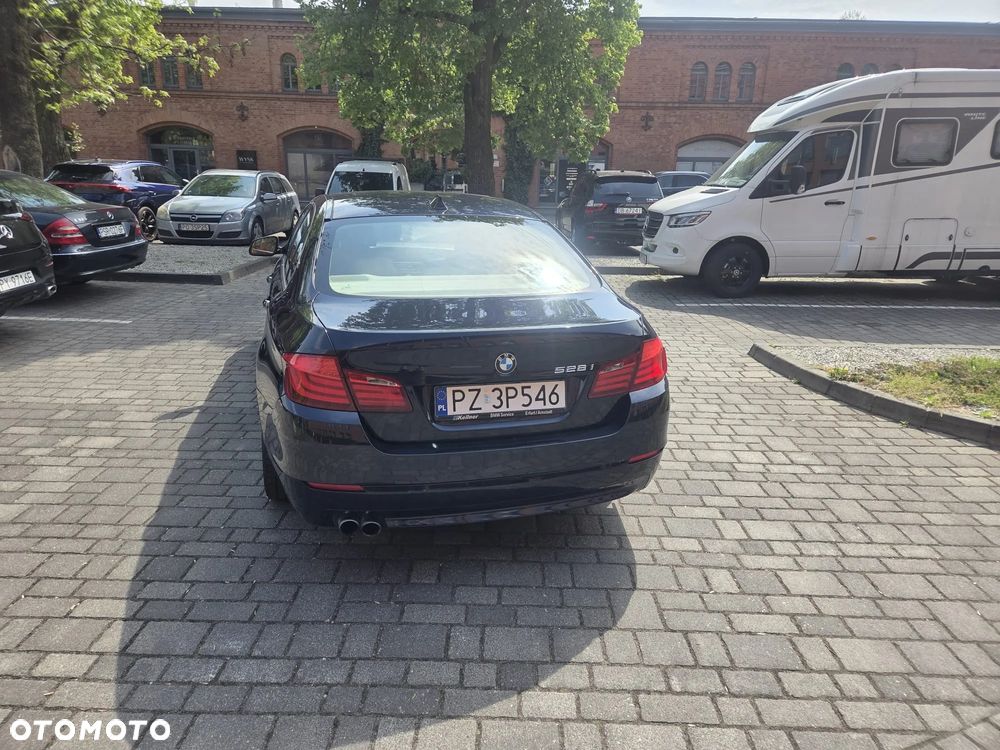 BMW Seria 5 528i - 5
