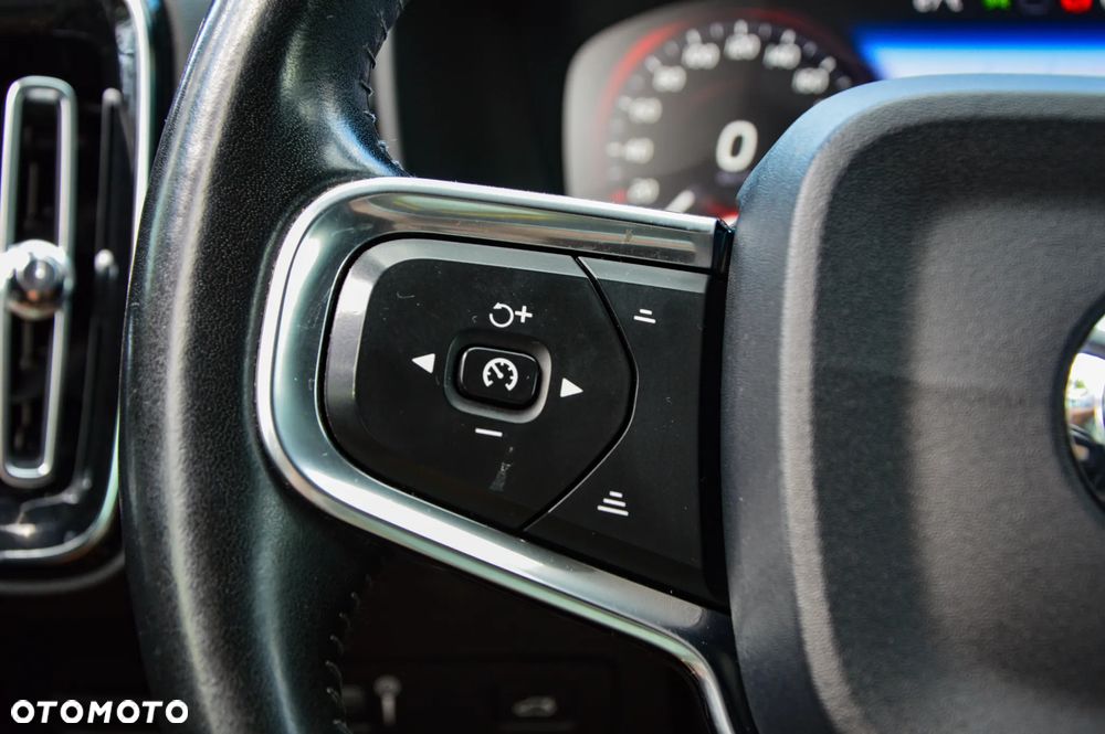 Volvo XC 40 T3 Momentum - 29