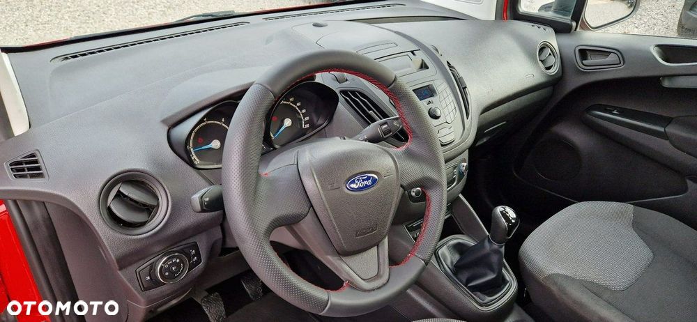 Ford Tourneo Courier - 30