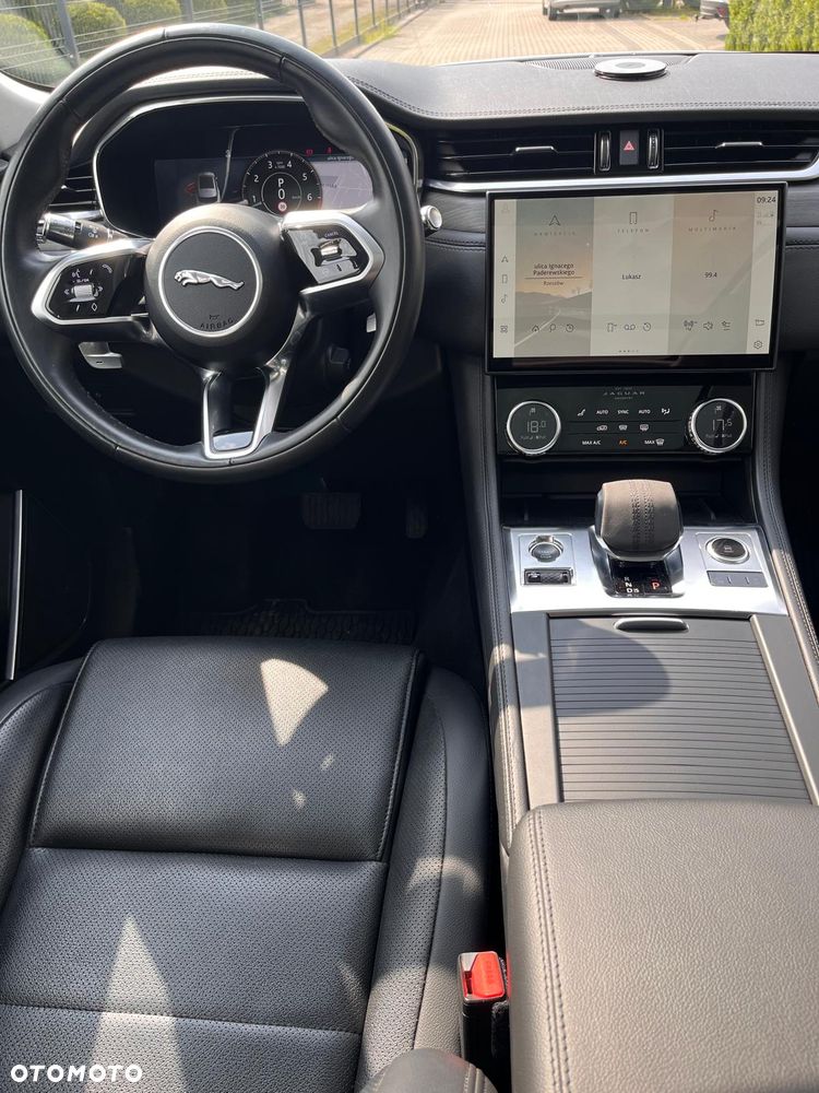 Jaguar F-Pace - 12