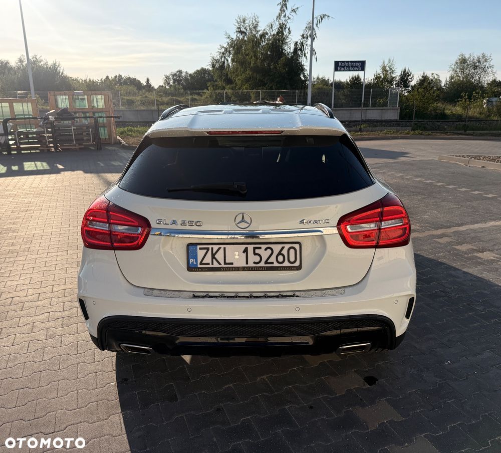 Mercedes-Benz GLA 250 4-Matic - 15