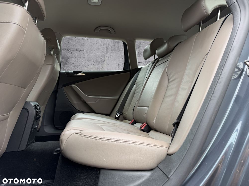Volkswagen Passat Variant 1.8 TSI Highline - 14