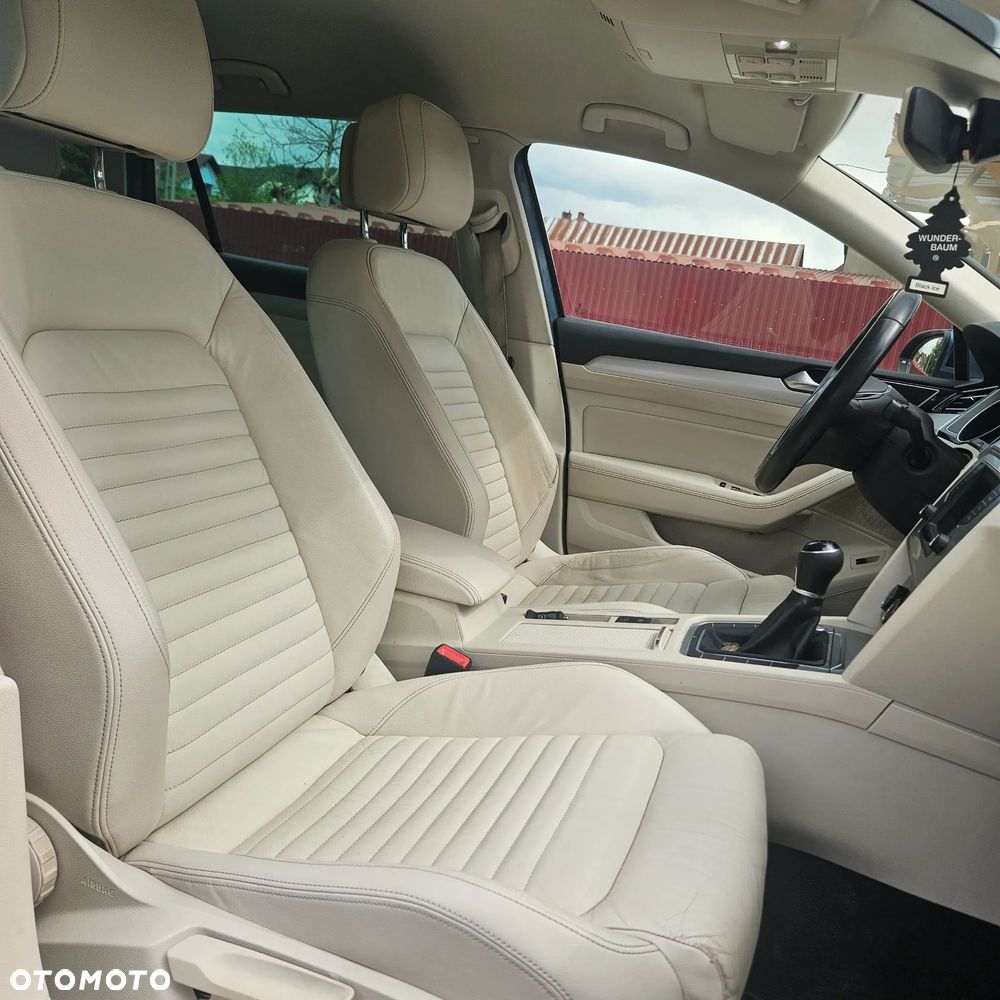 Volkswagen Passat 1.6 TDI BMT Comfortline - 11