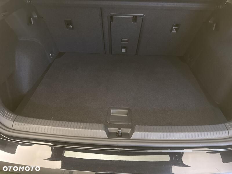 Volkswagen Golf - 22