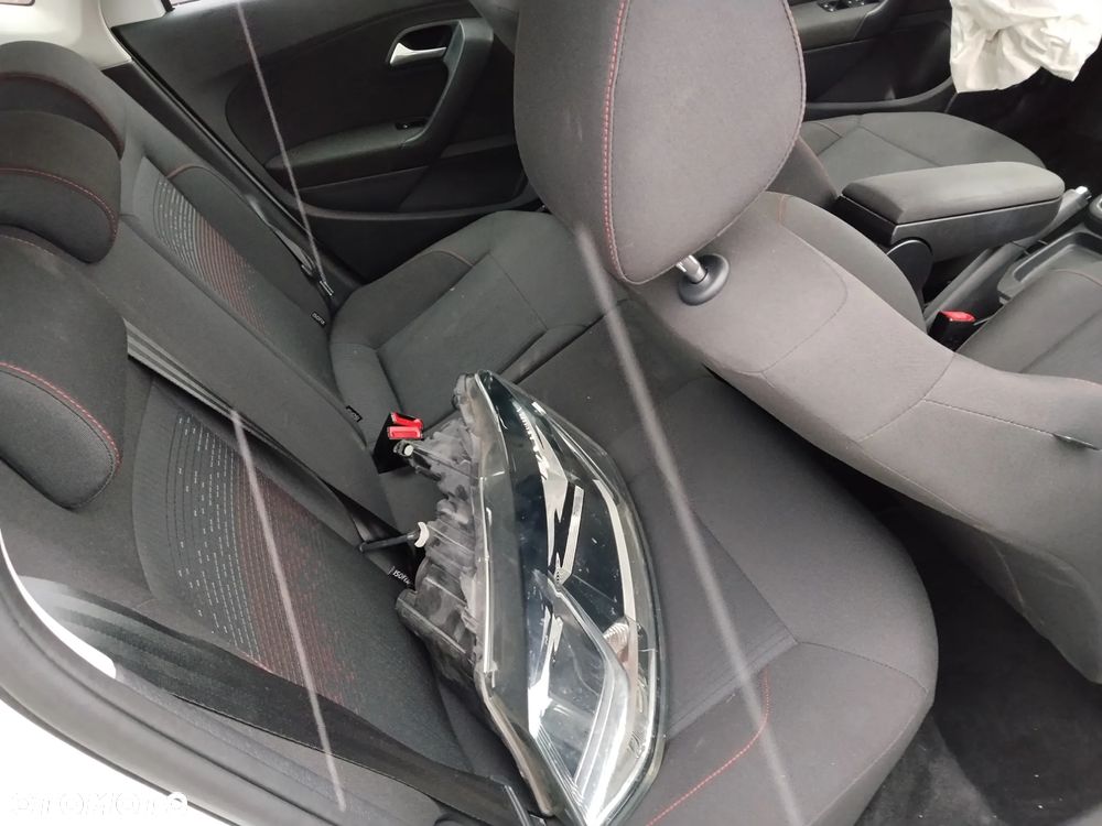 Volkswagen Polo 1.2 TSI Blue Motion Technology MATCH - 18