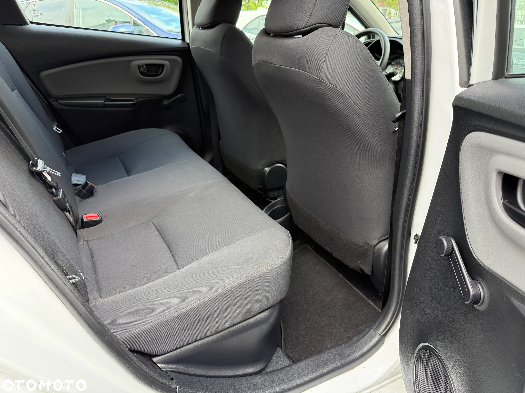 Toyota Yaris Hybrid 100 Active - 13