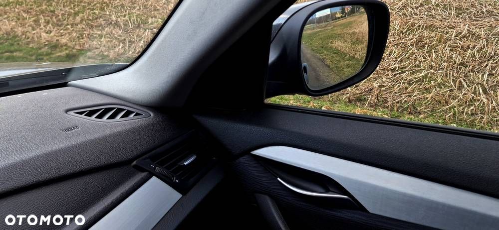 BMW X1 sDrive18d xLine - 25
