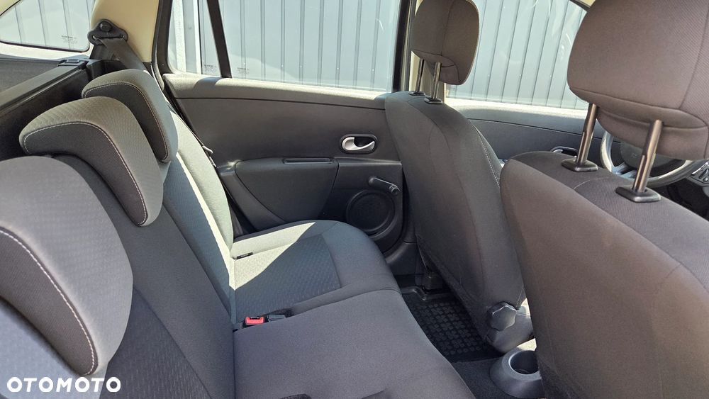 Renault Clio 1.2 16V Authentique - 5