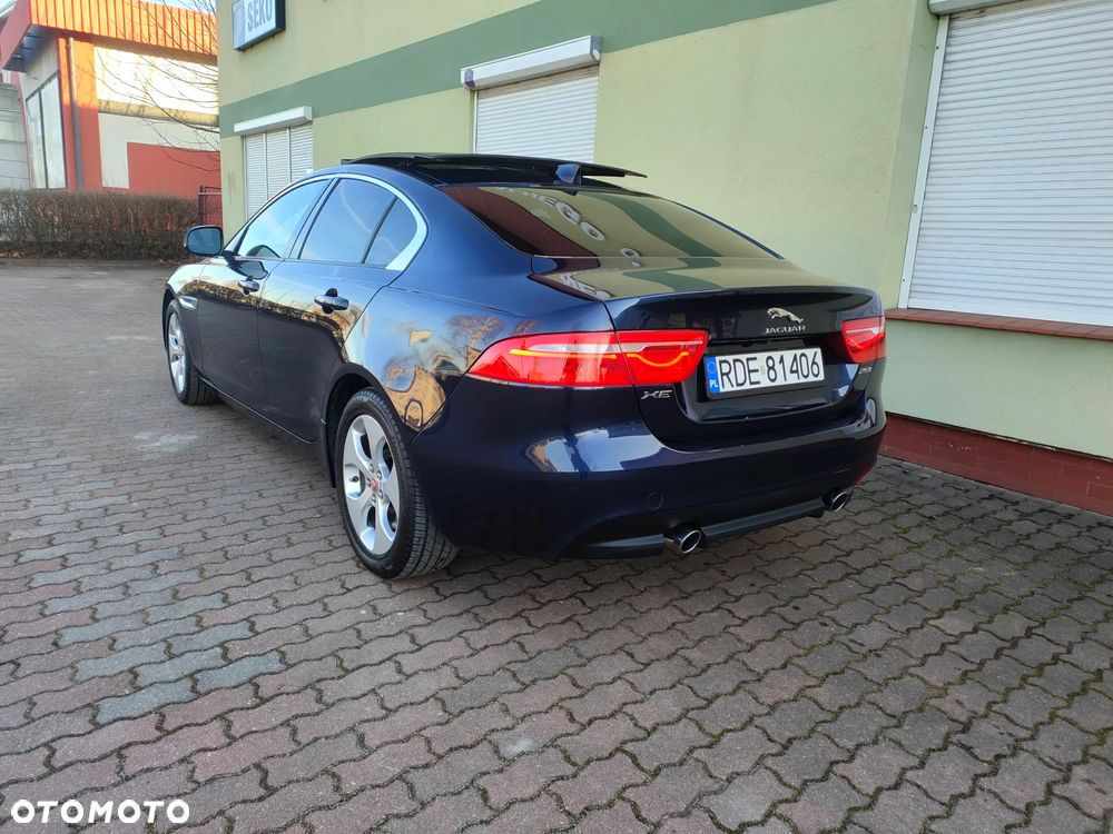 Jaguar XE - 15