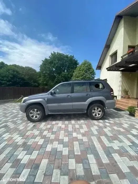 Toyota Land Cruiser - 1