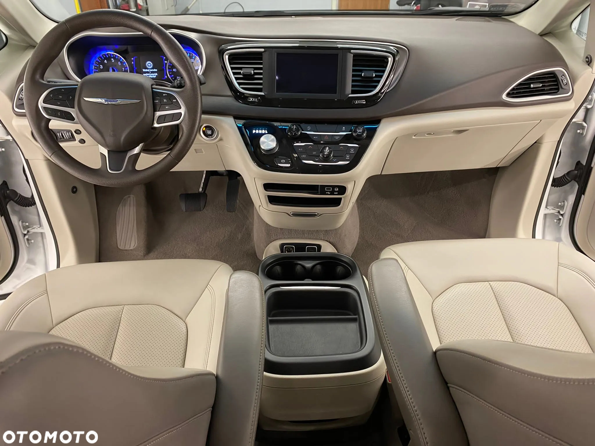 Chrysler Pacifica - 9