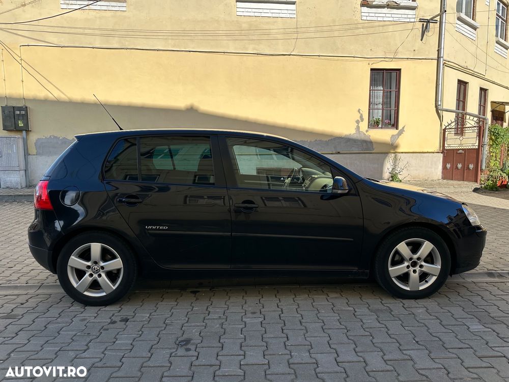 Volkswagen Golf - 6