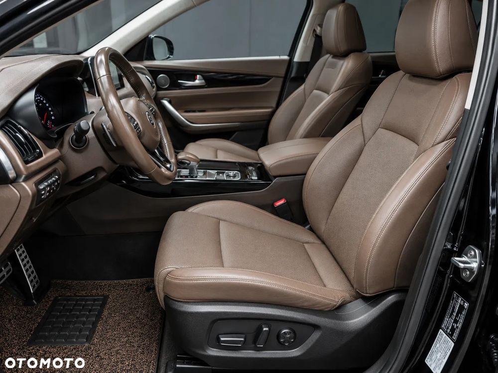 Kia Stinger - 12
