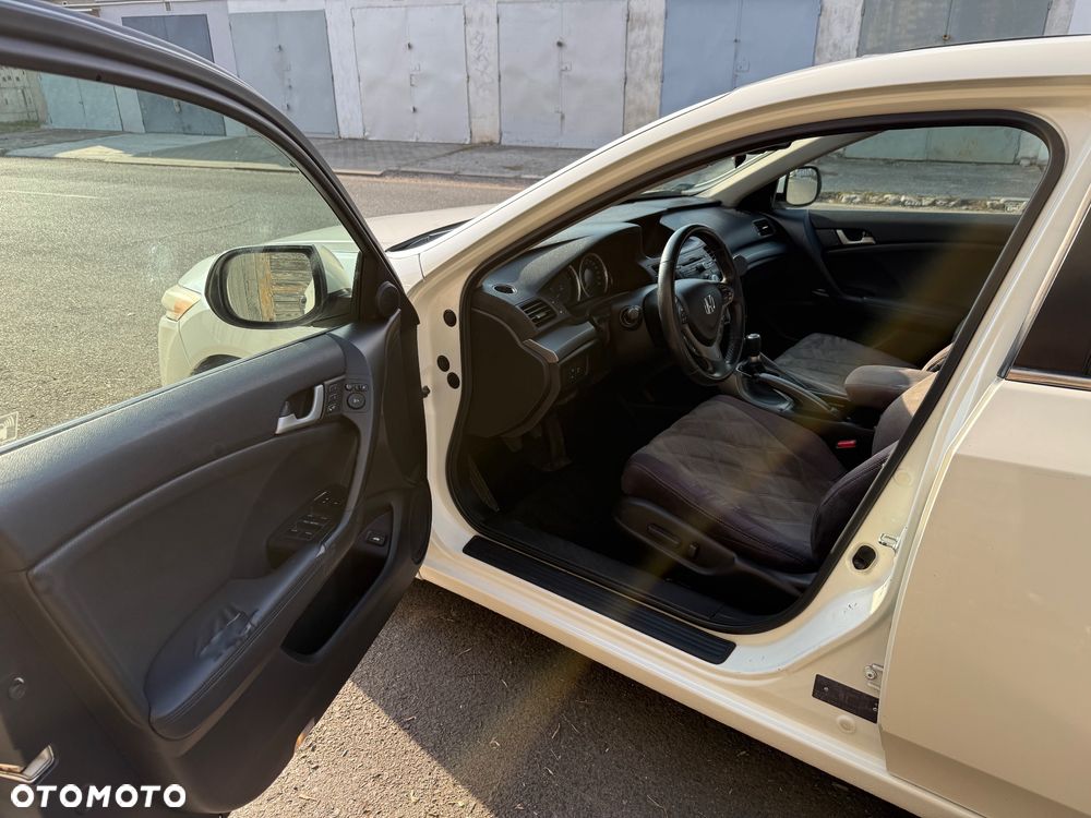 Honda Accord 2.0 Executive - 8