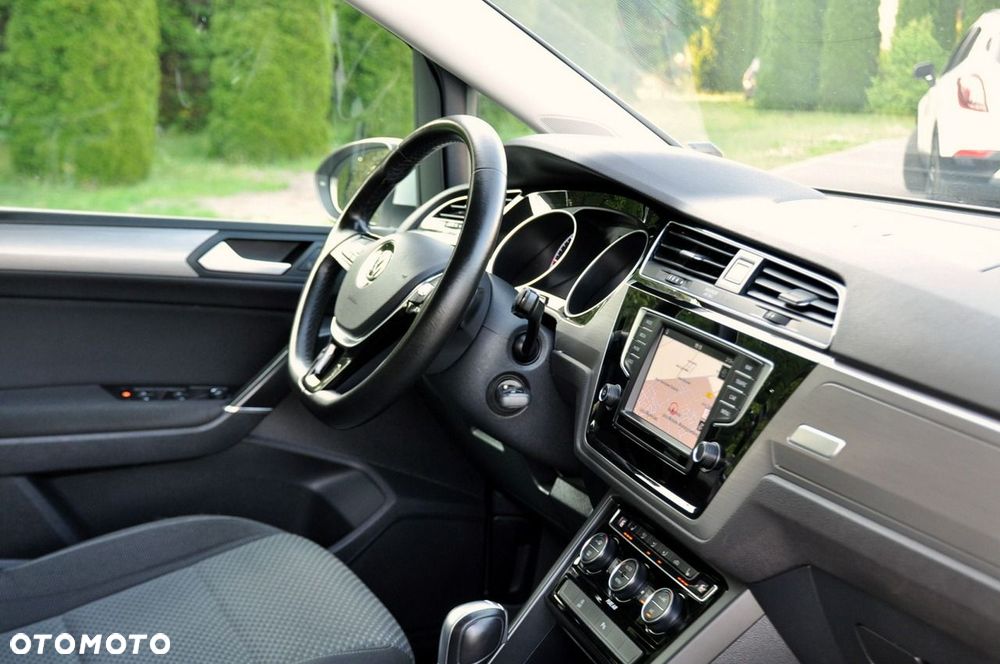 Volkswagen Touran - 18