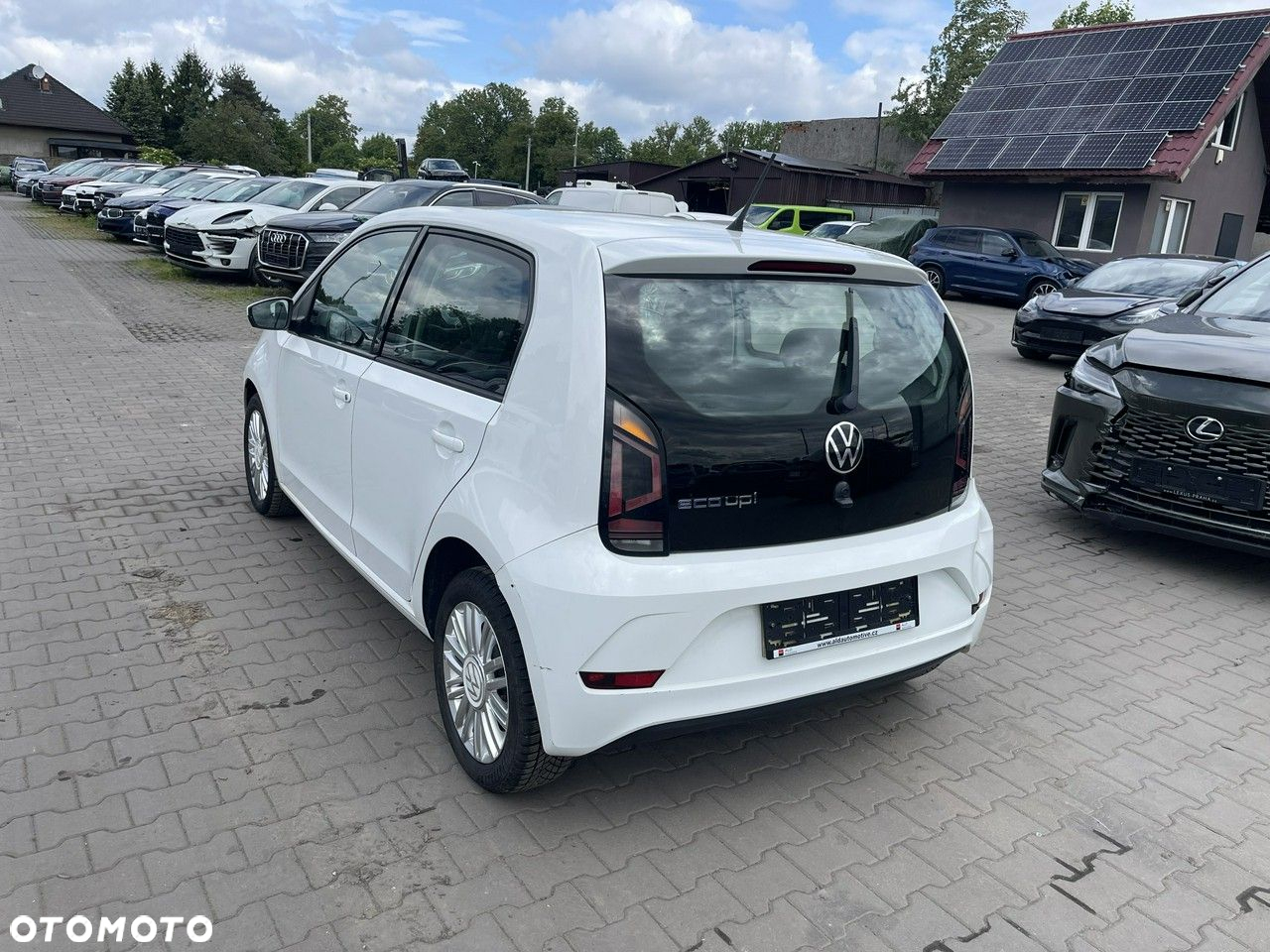 Volkswagen up! Eco (BlueMotion Technology) move - 4
