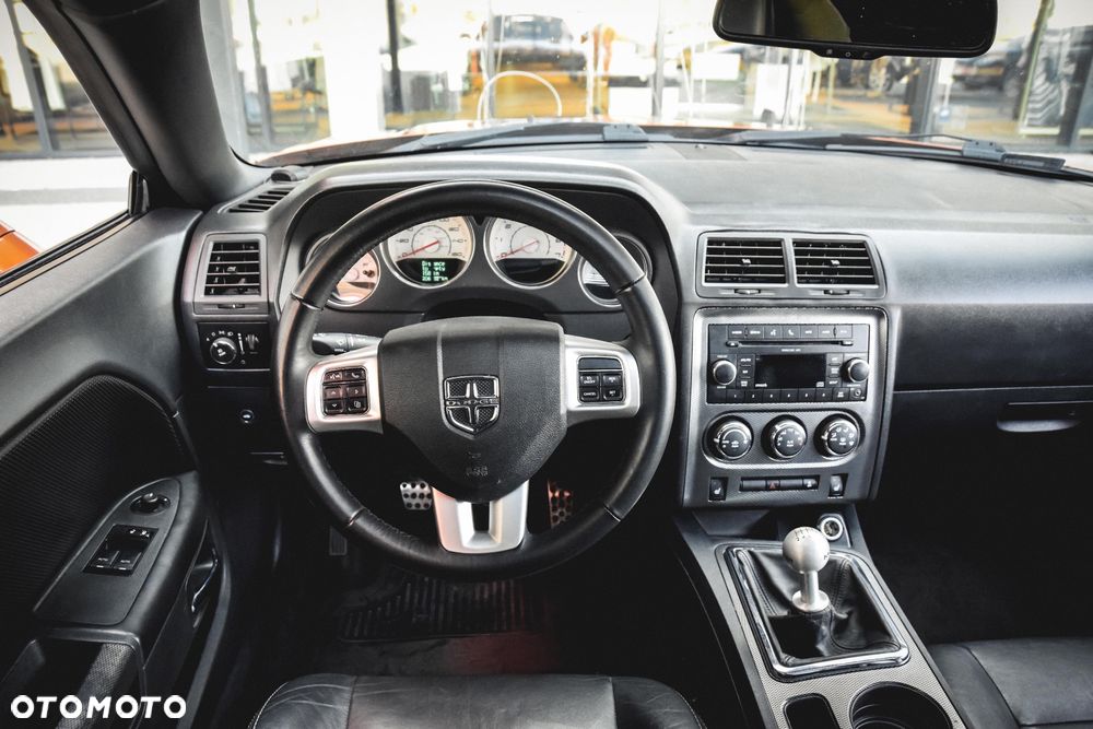 Dodge Challenger - 12