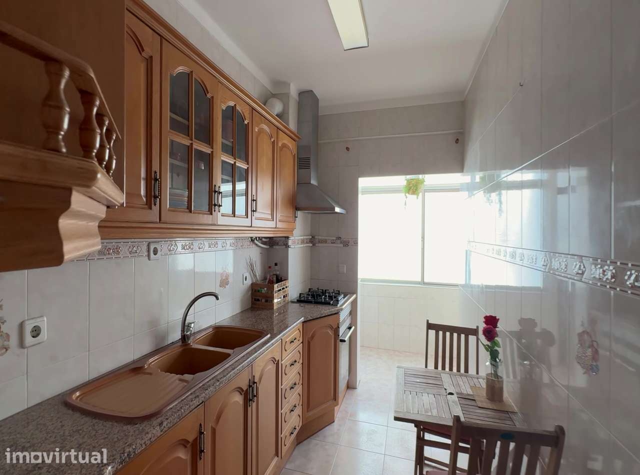 Apartamento T2 em Loulé com varanda e garagem - Grande imagem: 5/12