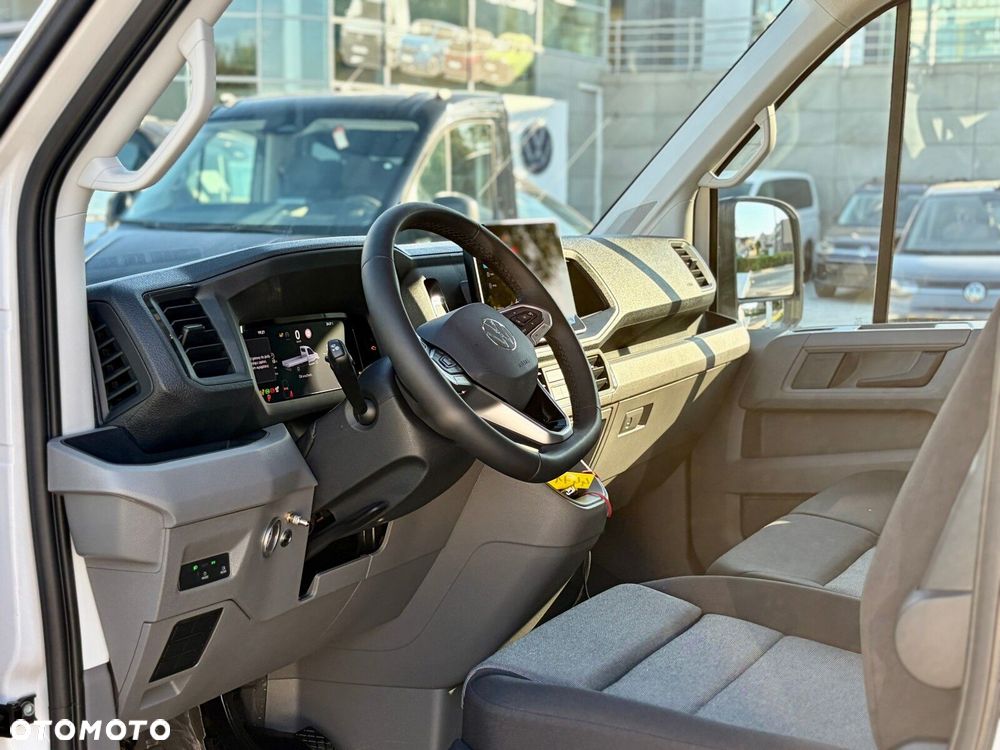 Volkswagen Crafter 35 Podwozie z pojedynczą kabiną silnik: 2,0 l EU6 SCR 177 KM / skrzynia biegów: Przedni napęd automatyczna 8-biegowa rozstaw osi: 4490 mm - 13